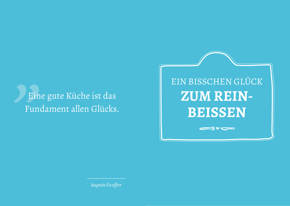 Blauer Hintergrund, mittig weißer Text: Ein bisschen Glück zum Reinbeißen. Links daneben ein Zitat.