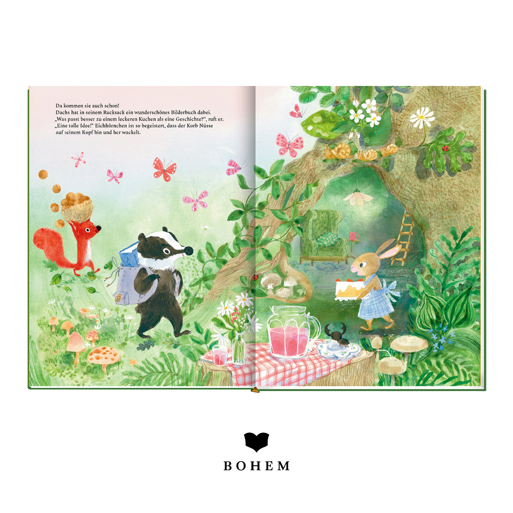 Waldtiere kommen zum Picknick mit Tee und Kuchen. Um sie herum Bäume, Blumen und Schmetterlinge.