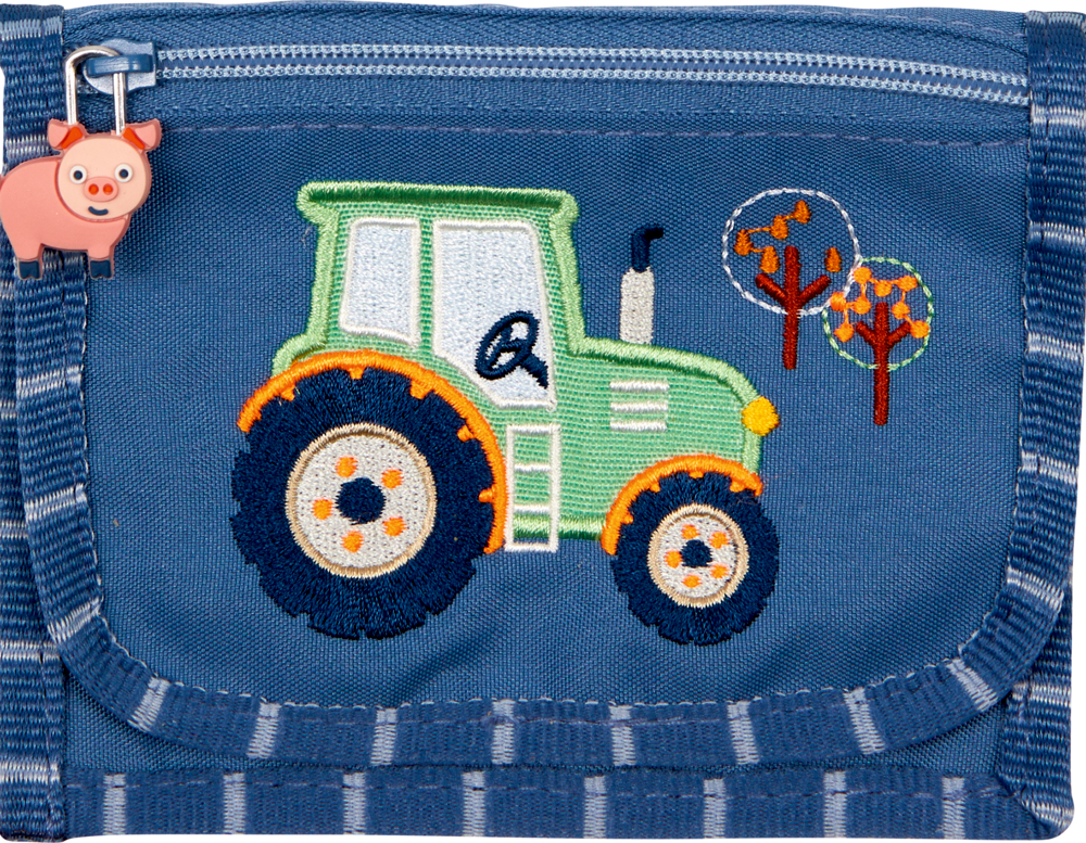 Blaues, rechteckiges Täschchen mit Traktor-Aufnäher und rose Schweineanhänger.
