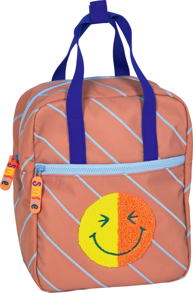 Pfirsichfarbener Rucksack mit blauen Trägern, Smiley-Gesicht-Aufnäher und Zipper mit Aufschrift "smile".