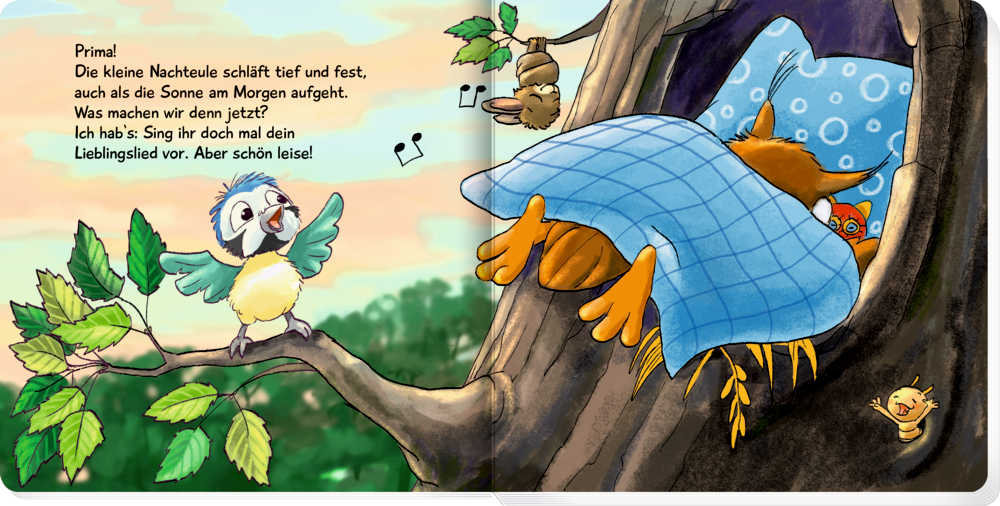 Doppelseite mit Text auf der eine Eule und weitere Tiere in einem Baum schlafen, während in der Nähe ein kleiner Vogel singt.