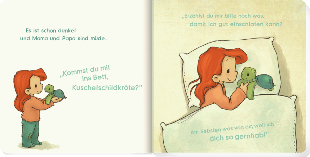 Buchinnenabbildung mit rothaarigem Kind, das eine kleine grüne Kuschelschildkröte hält und im Bett liegt.