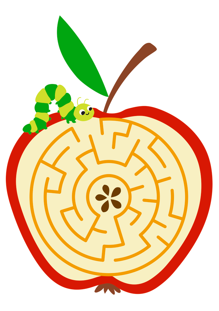 Eine lachende grüne Raupe sitzt auf einem aufgeschnittenen Apfel mit Labyrinthmuster im Inneren.