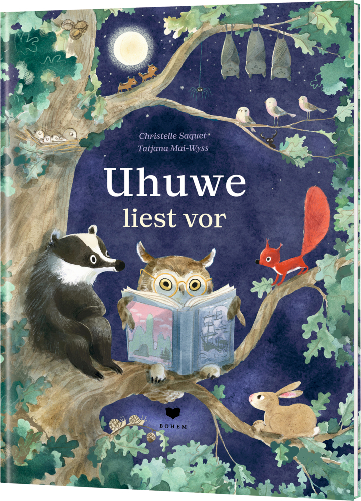 Ein Uhu liest nachts in einem Baum Waldtieren ein Buch vor; Coverillustration eines deutschen Kinderbuchs.