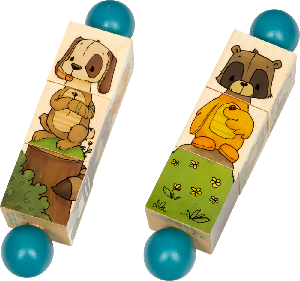 Zwei Holzklötze mit Tierabbildungen: links Hund, rechts Waschbär.