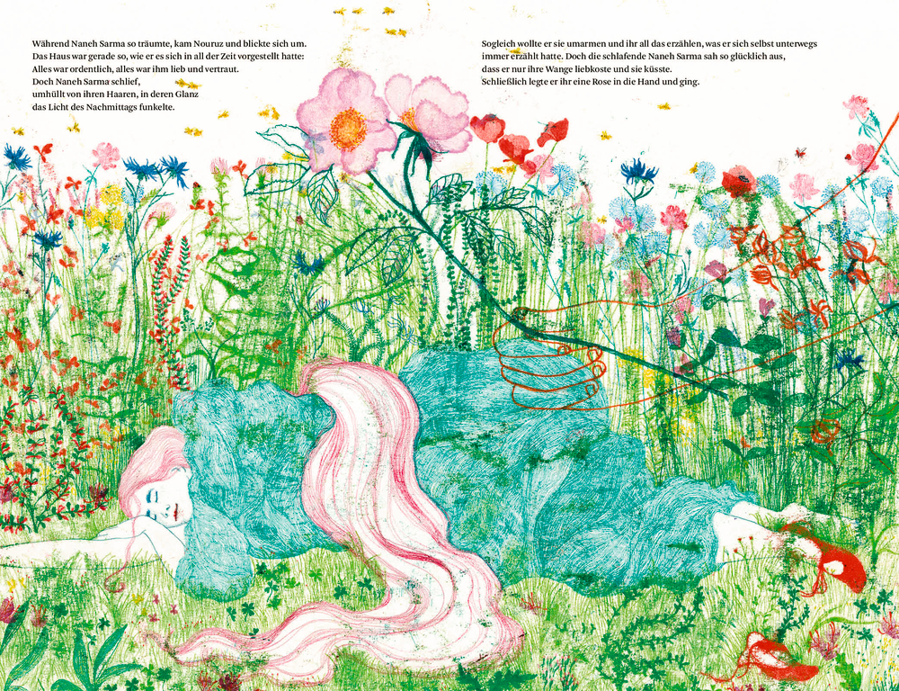 Eine Frau mit langen rosa Haaren liegt in einem farbenfrohen Garten, umgeben von hohen Blumen und üppigen grünen Pflanzen.