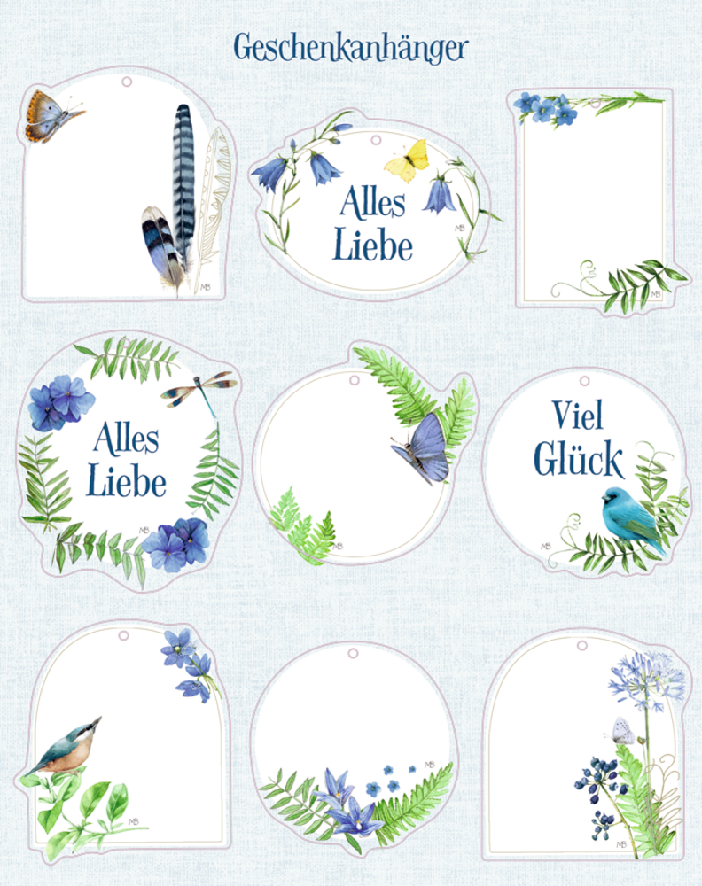 Neun Geschenkanhänger mit blauen Blumen- und Vogelmotiven, Grüßen, Schmetterlingen, Federn und Grünpflanzen.