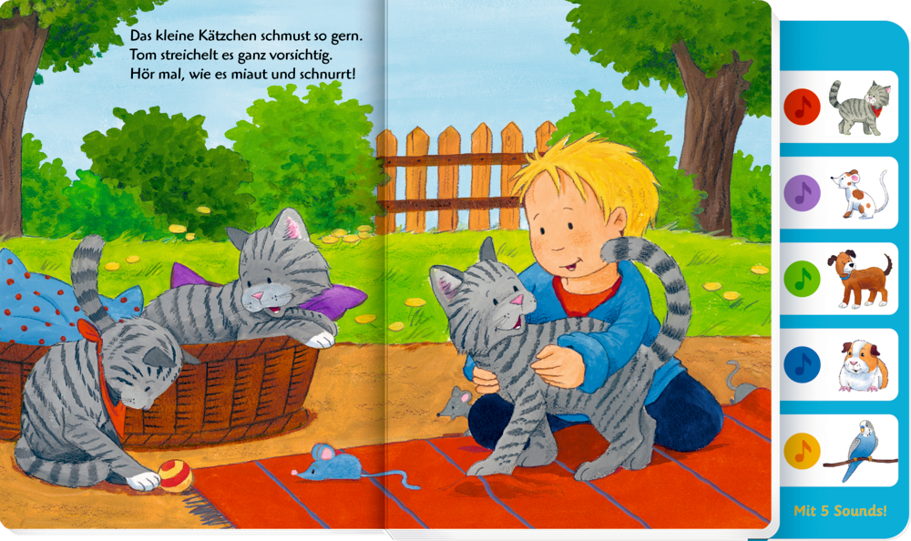 Ein Junge streichelt eine graue Katze, während ein anderer im Korb auf der Picknickdecke schläft, auf einer Doppelseite mit Soundknöpfen und Text.