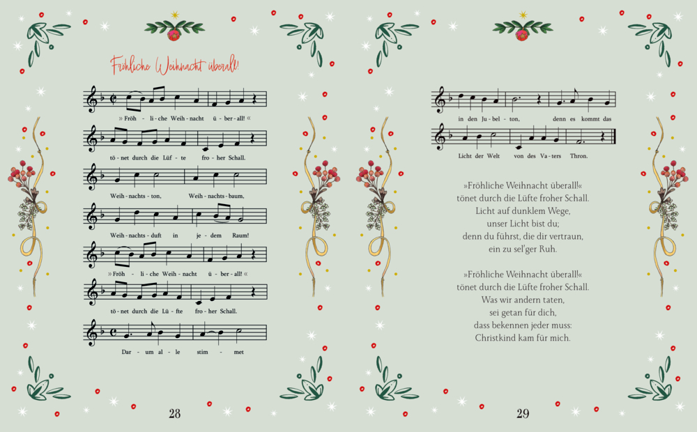 Doppelseite mit Weihnachtsliednoten und Text, verziert mit Zweigen, Beeren und Sternmotiven auf hellgrünem Hintergrund.