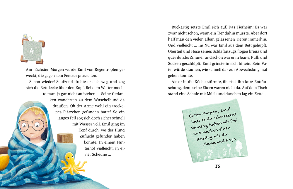 Ein Kind in einer blauen Decke mit einem Stofftier sitzt im Bett, auf einer Doppelseite mit  Text.