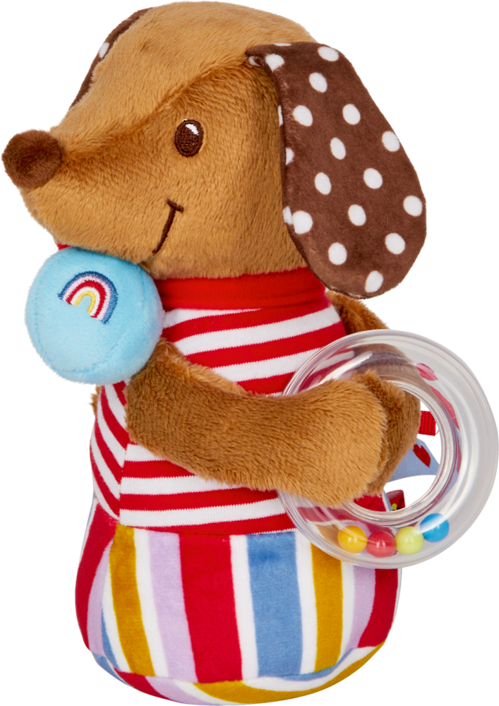 Plüsch-Hundespielzeug im bunt gestreiften Outfit, das eine Rassel und einen blauen Ball mit Regenbogendesign hält.