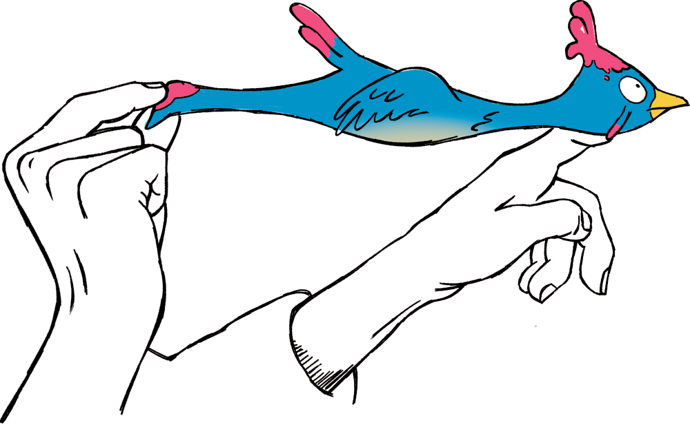 Zwei Hände ziehen ein blaues Gummihuhn in die Länge und sind bereit zum Abschuss.