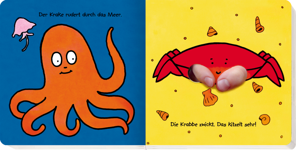 Einfach gezeichneter Oktopus und eine Krabbe mit Fingerlöchern in den Scheren auf gelbem Hintergrund, dekoriert mit Muscheln.