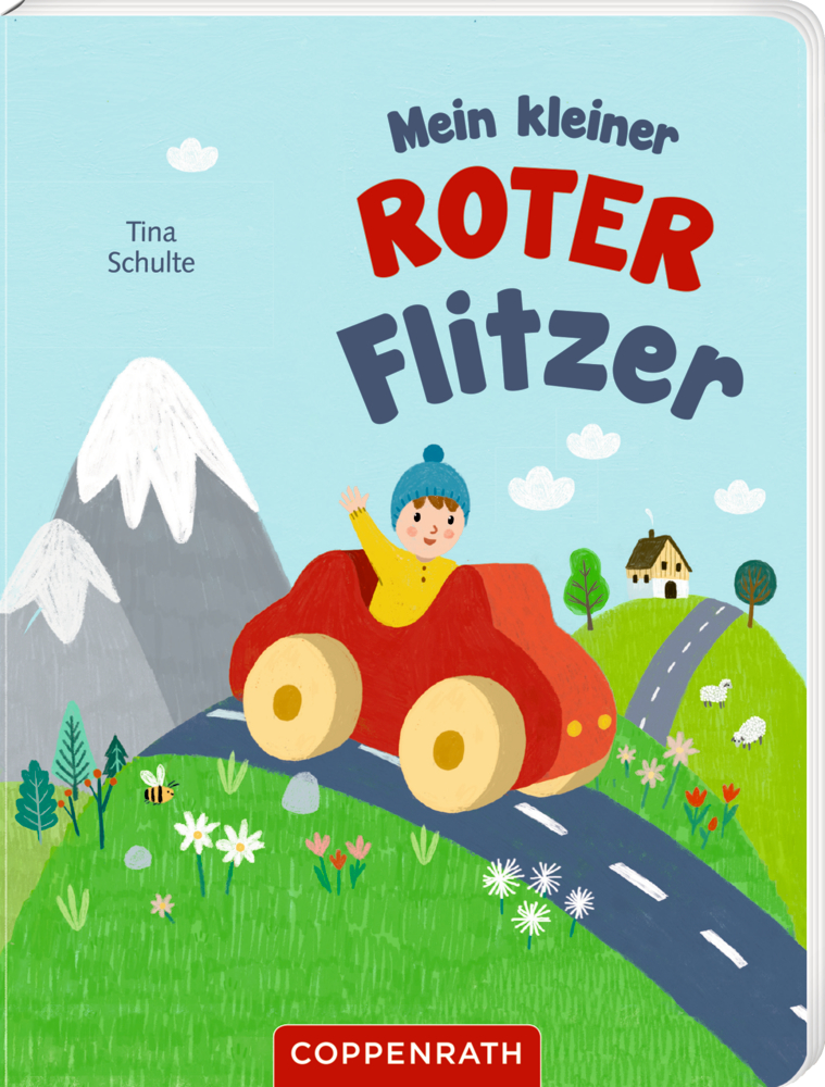 Ein Person winkt aus einem roten Spielzeugauto auf einer kurvenreichen Straße auf dem Cover von "Mein kleiner Roter Flitzer", im Hintergrund sind Berge und Häuser zu sehen.
