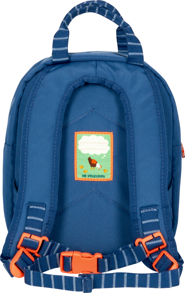 Rückseite eines kleiner, blauen Rucksacks mit gestreiften Trägern und orangefarbenen Schnallen.