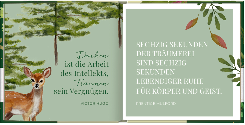 Aufgeschlagenes Buch mit grünem Hintergrund, gezeichnetem Reh, Bäumen, Blättern und zwei Zitaten auf den Seiten.