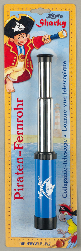Zusammenklappbares Spielzeugfernrohr mit Piratenmotiv in einer Verpackung mit gezeichnetem Piratenmotiv.