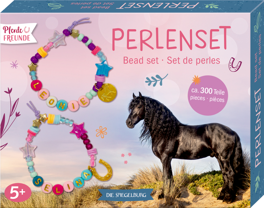 Rosa Verpackung eines Perlensets mit bunten Perlenarmbändern und schwarzem Pferd auf einer Wiese im Hintergrund.