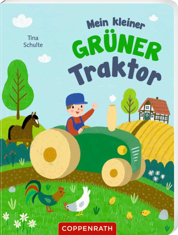Ein Mann fährt einen grünen Traktor. Tiere, Felder und ein Haus sind im Hintergrund zu sehen.
