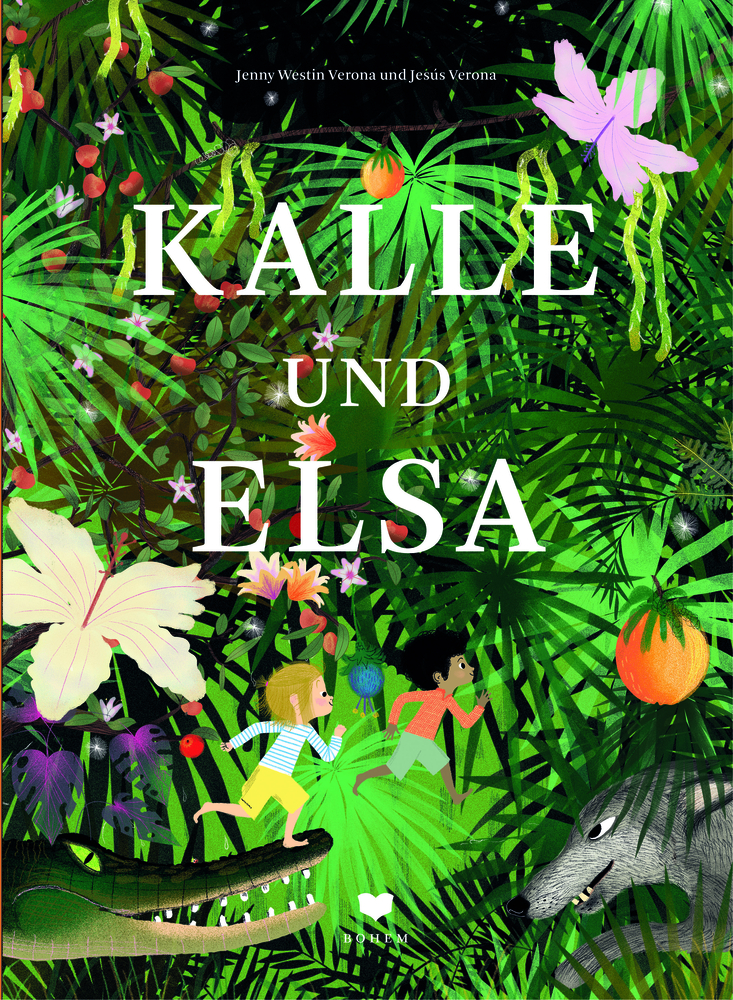 Kinder rennen durch einen lebendigen Dschungel voller Tiere und hoch aufragender Pflanzen. Text: KALLE UND ELSA.