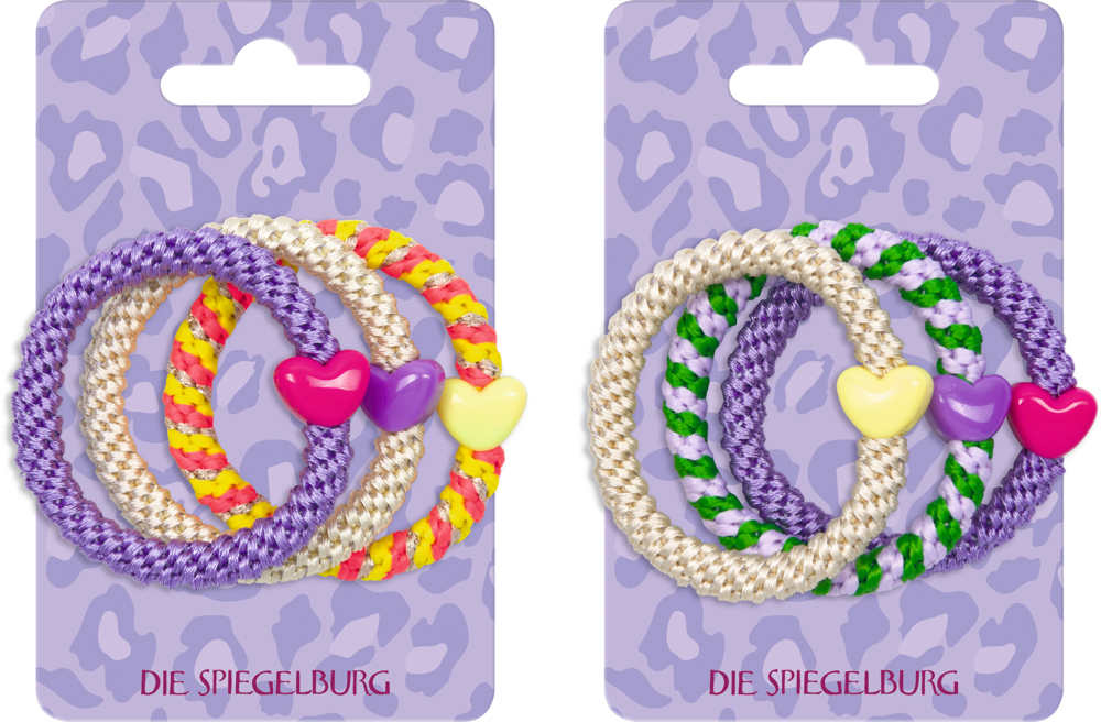Zwei Sets bunter, geflochtener Haargummis mit Herzperlen in Pink, Lila und Gelb auf lila Karten mit Muster, daneben diese Sets auf der Produktverpackung.