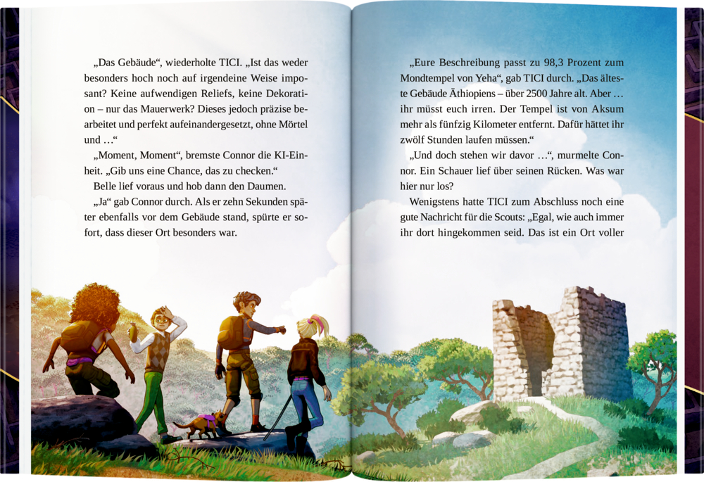 Vier Kinder mit Rucksäcken und einem Hund stehen auf einer Wiese vor einem alten, steinernen Turm ohne Dach.