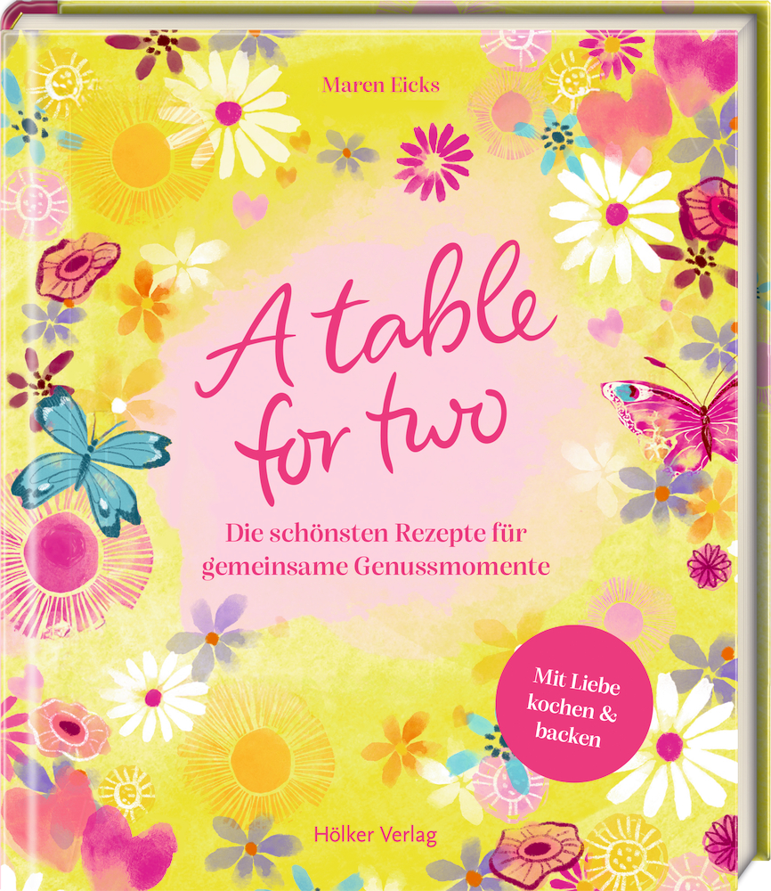 Gelb-pinkes Kochbuchcover mit Blumen, Schmetterlingen und dem Titel A table for two in rosa Schreibschrift.