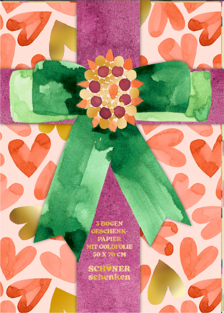 Geschenkpapier mit orangefarbenem Herzmuster, violetter Schleife und grünem Band mit goldenen Akzenten.