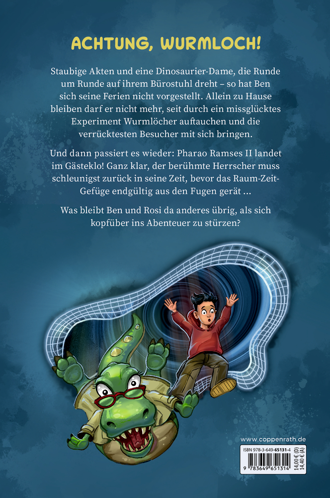 Buchrückseite mit einem Jungen mit rotem Pullover und einem grünen Dinosaurier mit Brille, die gemeinsam durch ein blau leuchtendes Wurmloch fallen.