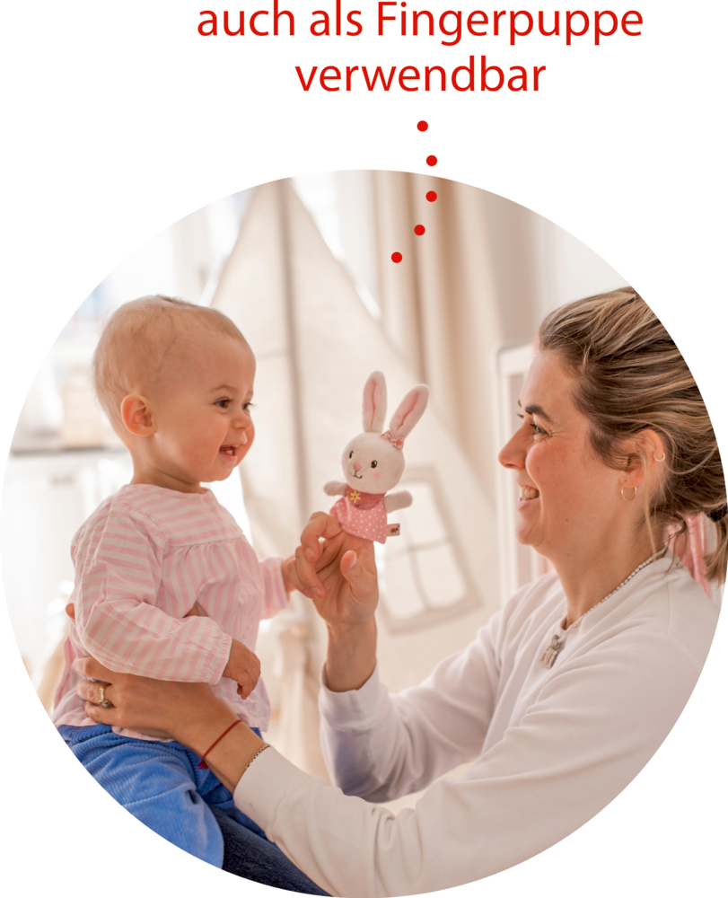 Eine Frau zeigt einem Baby eine Hasen-Fingerpuppe; sie lächeln. Über ihnen erscheint ein deutscher Text.