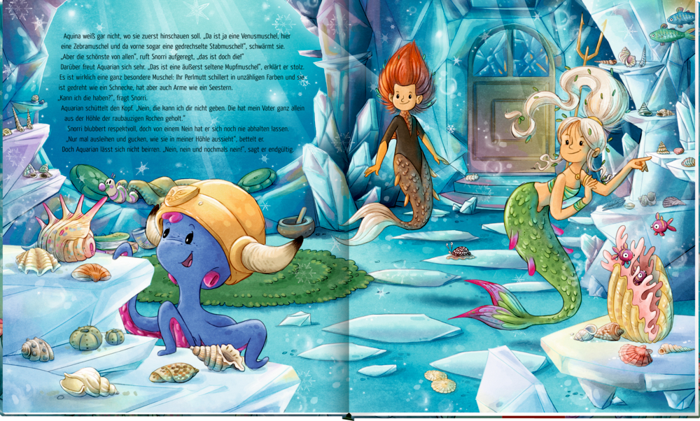 Ein blauer Sixtopus mit goldenem Wikinger Helm spricht mit zwei Freunden in einer Höhle, auf einer illustrierten Doppelseite mit  Text.