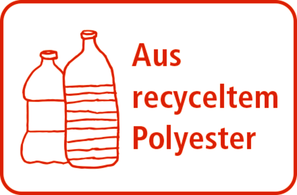 Zwei Plastikflaschen mit dem deutschen Text „Aus recyceltem Polyester“ in roter Umrandung.