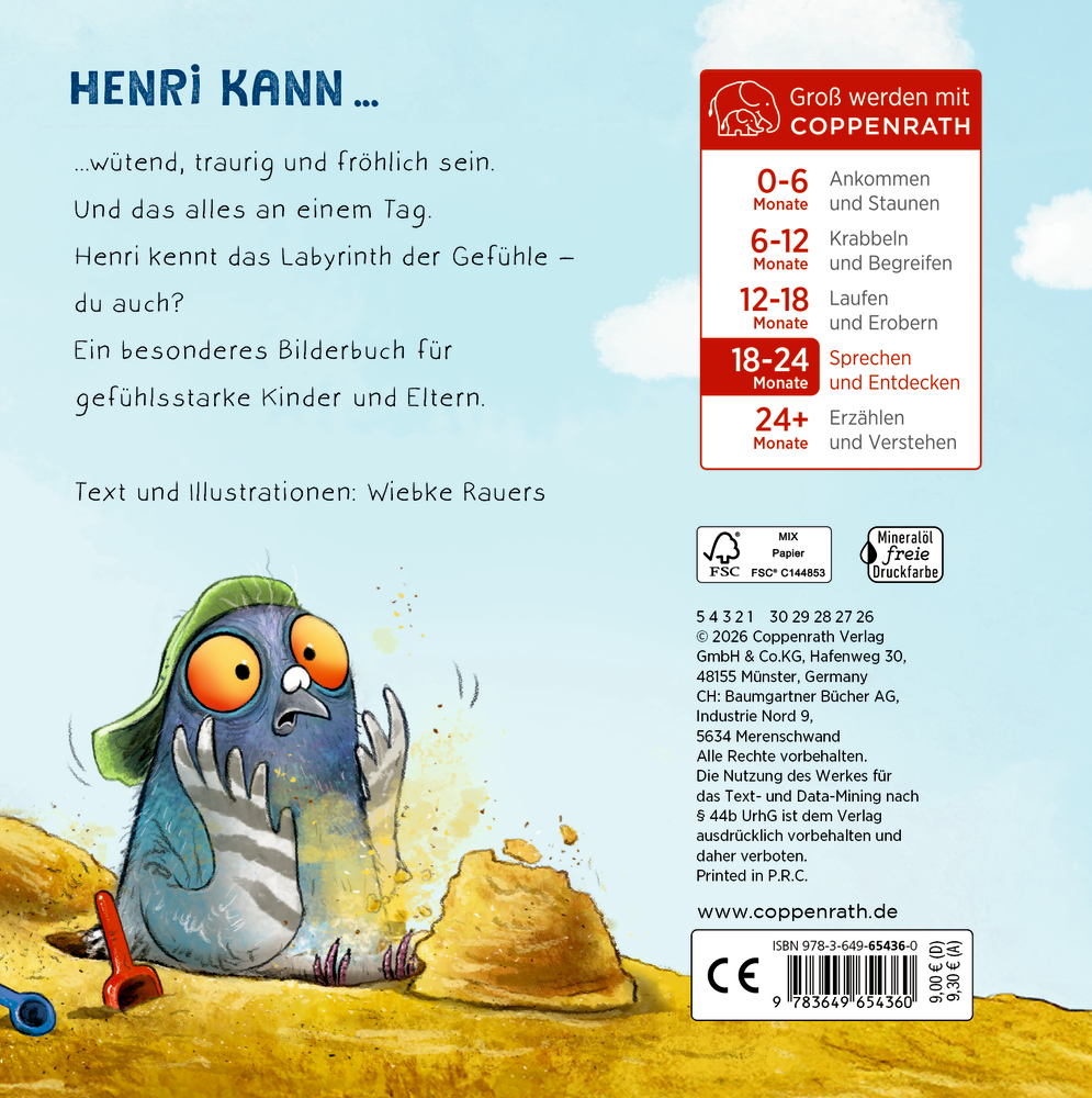 Gezeichnete Taube mit grüner Mütze sitzt im Sand, umgeben von Sandhaufen und einer roten Schaufel.