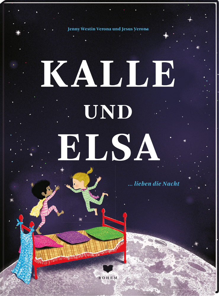 Zwei Kinder im Pyjama springen unter einem Sternenhimmel auf einem Bett herum. Über ihnen steht der Titel: KALLE UND ELSA.