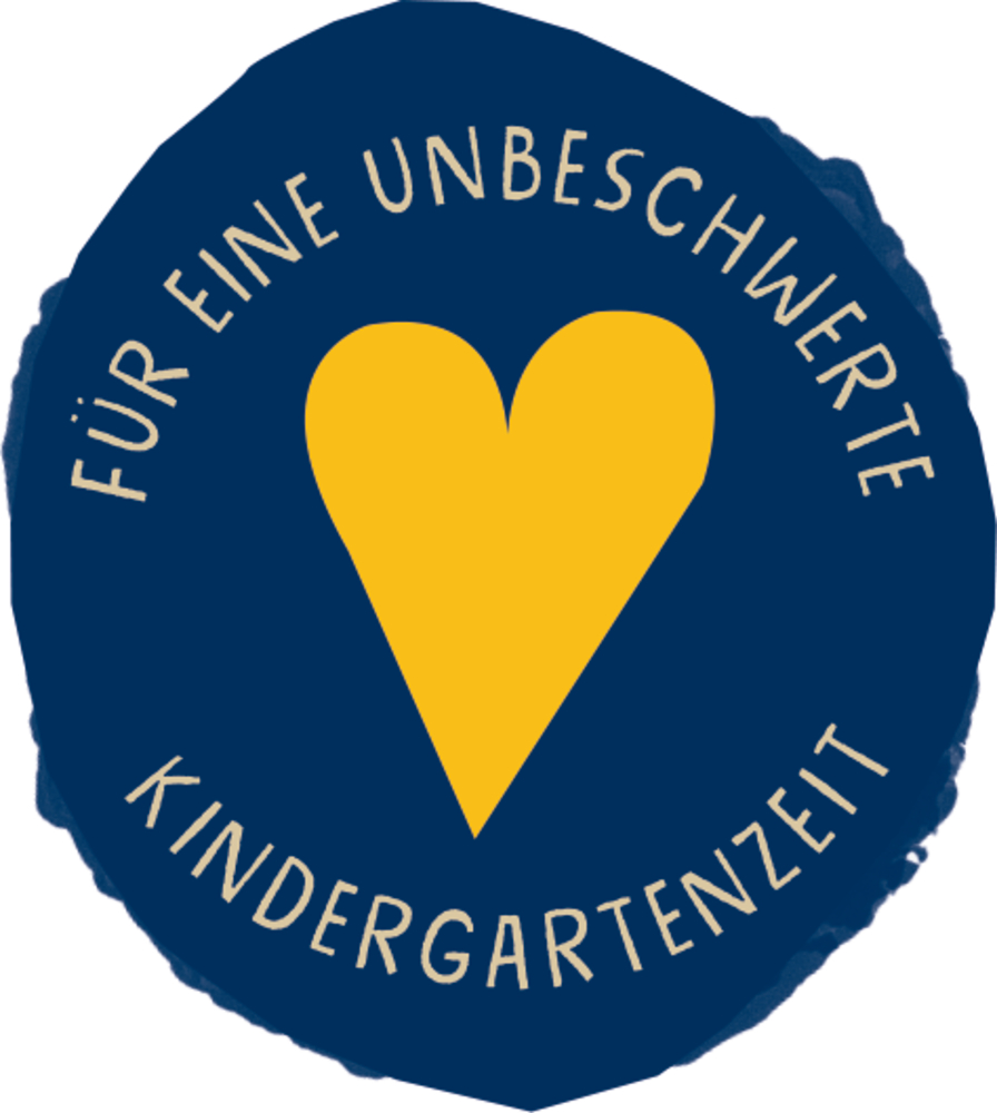 Dunkelblauer Kreis mit gelbem Herz und deutschem Text: Für eine sorgenfreie Kindergartenzeit.