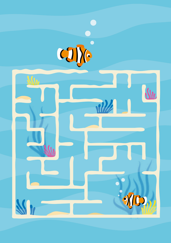 Zwei Clownfische oben und unten in einem Labyrinth, umgeben von buntem Korallen und Seegras.