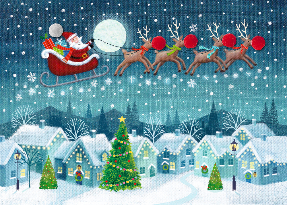 Illustration von Weihnachtsmann im Schlitten mit Rentieren über schneebedecktem Dorf mit geschmücktem Tannenbaum.