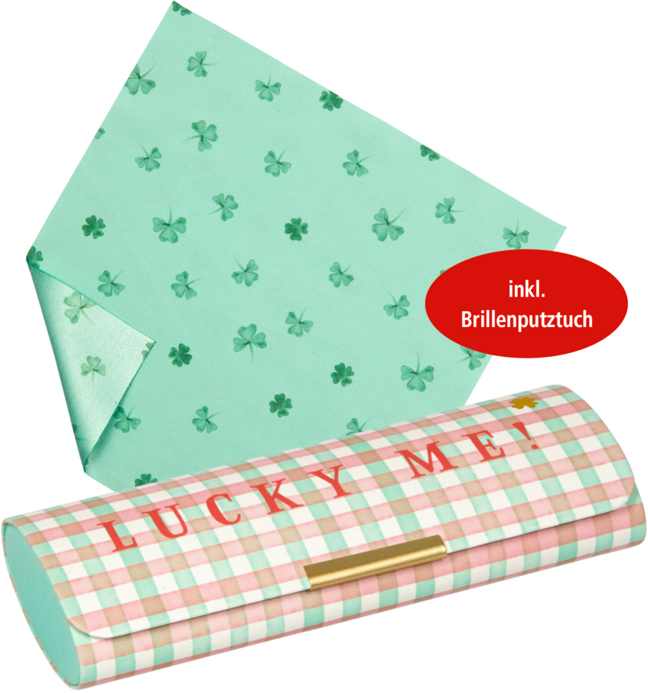 Grünes Brillenetui mit „LUCKY ME!“-Schriftzug und passendem Reinigungstuch mit Kleeblattmuster inklusive.