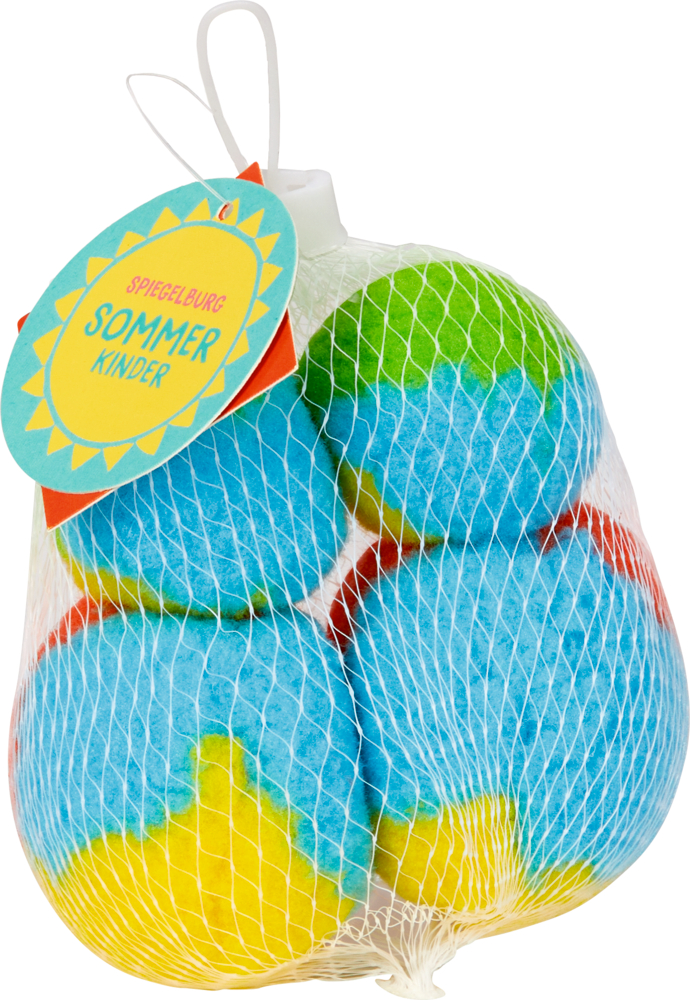 Netzbeutel mit vier bunten Bällen – blau, gelb und grün – mit einem daran befestigten Sommer Kinder-Etikett.