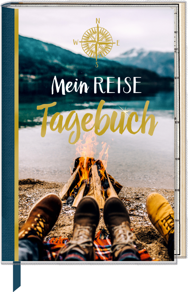 Drei Freunde sitzen an einem Lagerfeuer am Seeufer mit Bergen im Hintergrund. Titel: Mein REISE-Tagebuch.