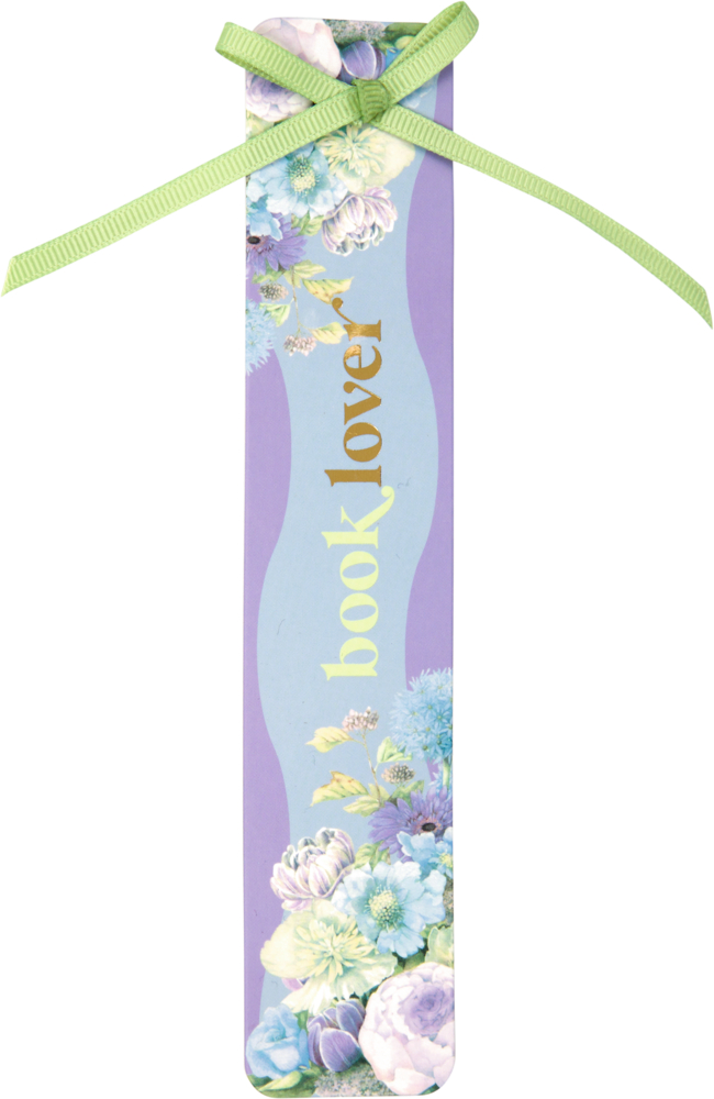 Ein lila-hellblaues Lesezeichen mit Blumenmuster, Text "book lover" und grünem Band mit Schleife am oberen Rand.