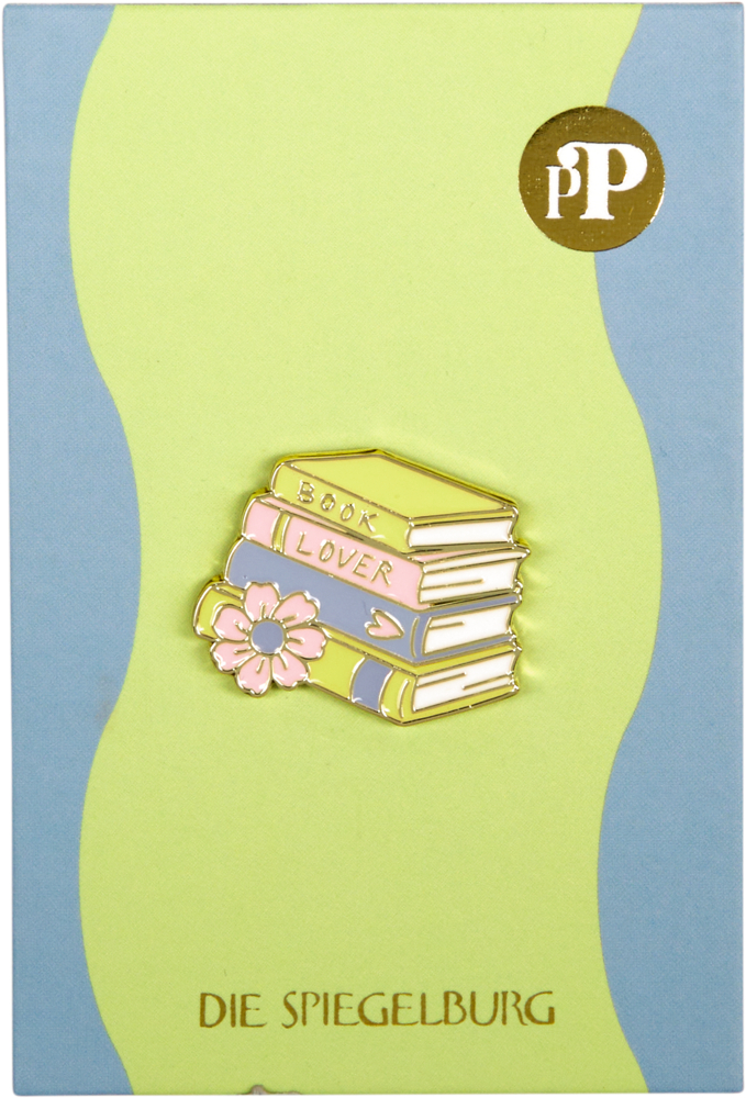 Pin mit gestapelten Büchern und Blume, Aufschrift BOOK LOVER, auf gewellter grüner und blauer Karte.