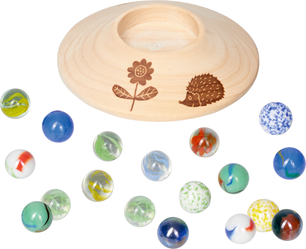 Holzsockel mit Vertiefung und Blumen- und Igel-Motiv, umgeben von bunten Glasmurmeln.