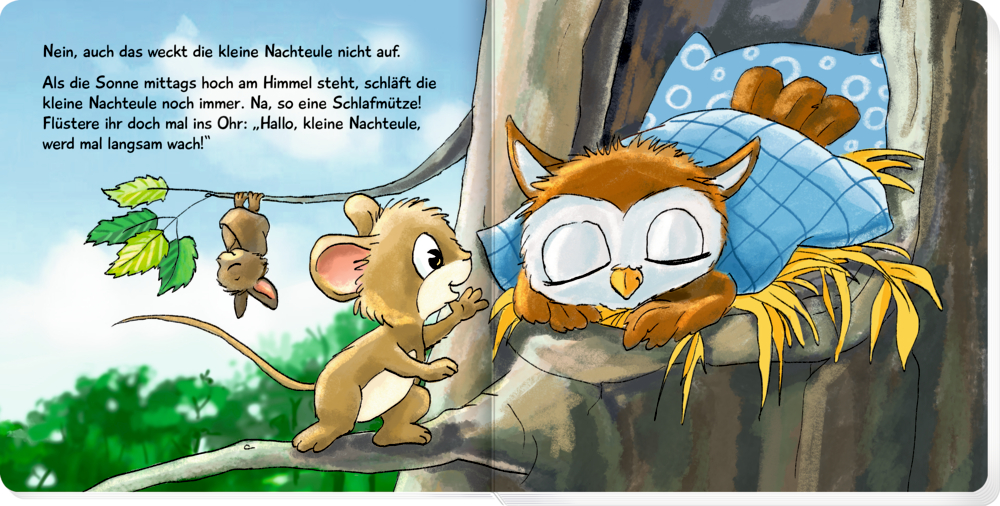 Doppelseite mit Text auf der ein Mäuschen eine schlafende Eule im Baum weckt, daneben hängt eine weitere Tier.