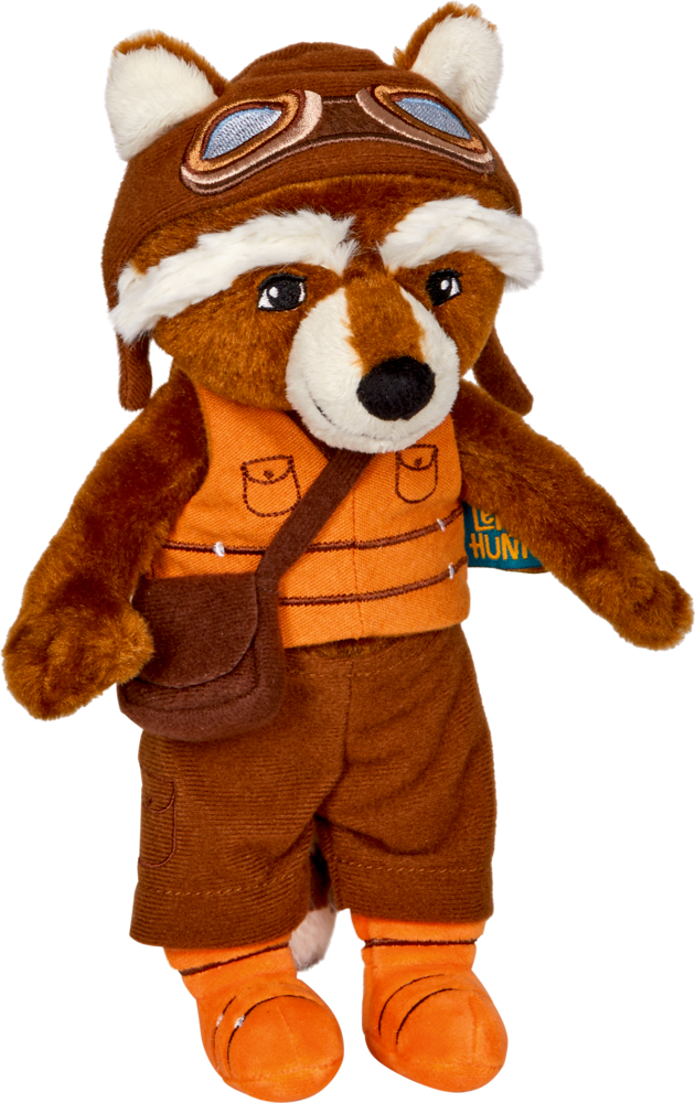 Plüschwaschbär mit Fliegermütze, Fliegerbille, orangefarbener Weste, brauner Hose und brauner Tasche.