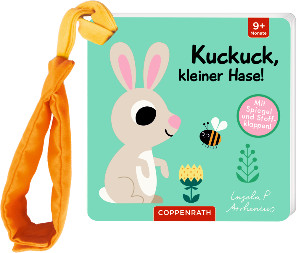 Pappbucheinband mit Cartoon-Hasen, Biene, Blumen, orangefarbener Stoffschlaufe und dem Titel "Kuckuck, kleiner Hase!".