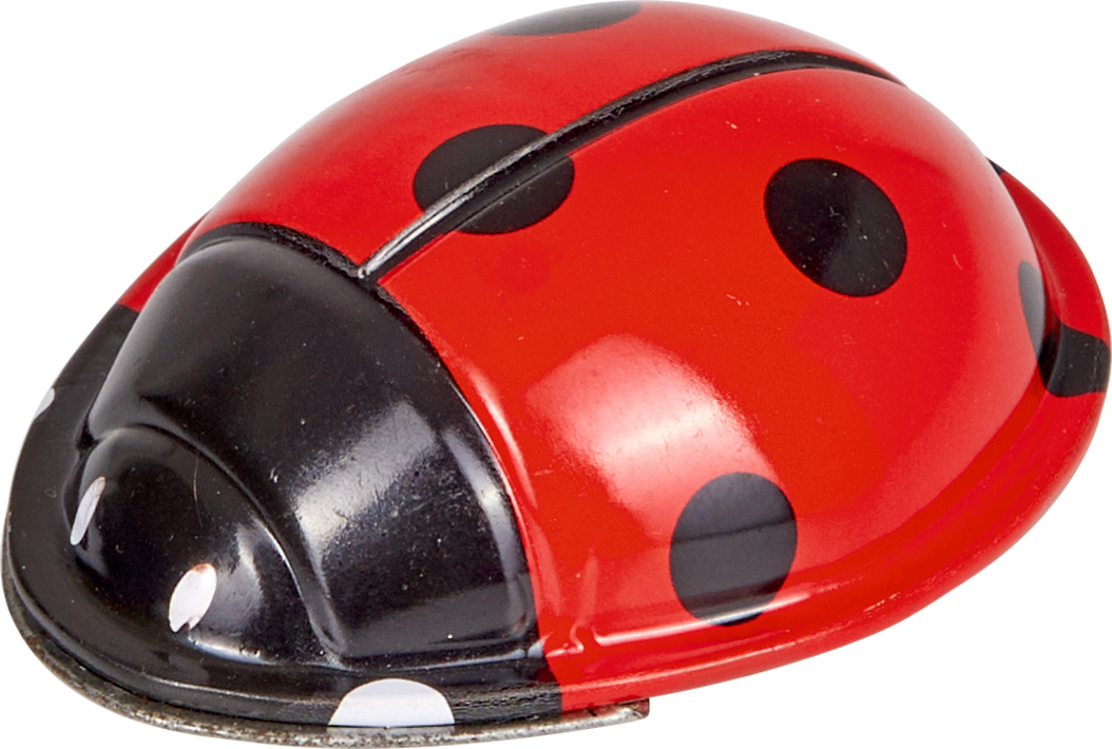 Ein rot-schwarzes Blechspielzeug in Form eines Marienkäfers mit schwarzen Punkten auf dem Rücken.