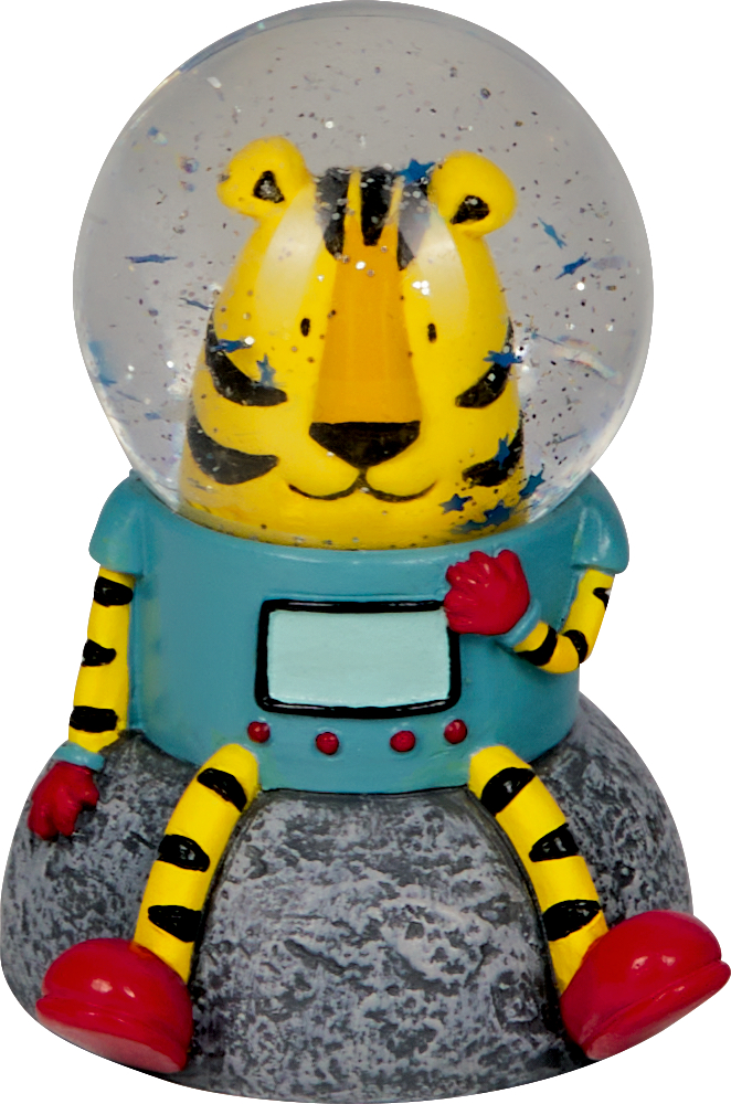 Eine Tigerfigur in Raumanzug mit Glaskuppel sitzt auf einem grauen Stein.
