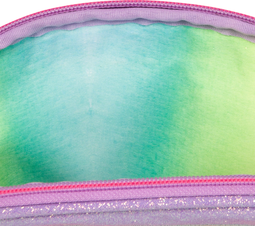 Lila Reißverschlusstäschchen ist geöffnet. Das Innenfutter ist pastellgrün und blau.