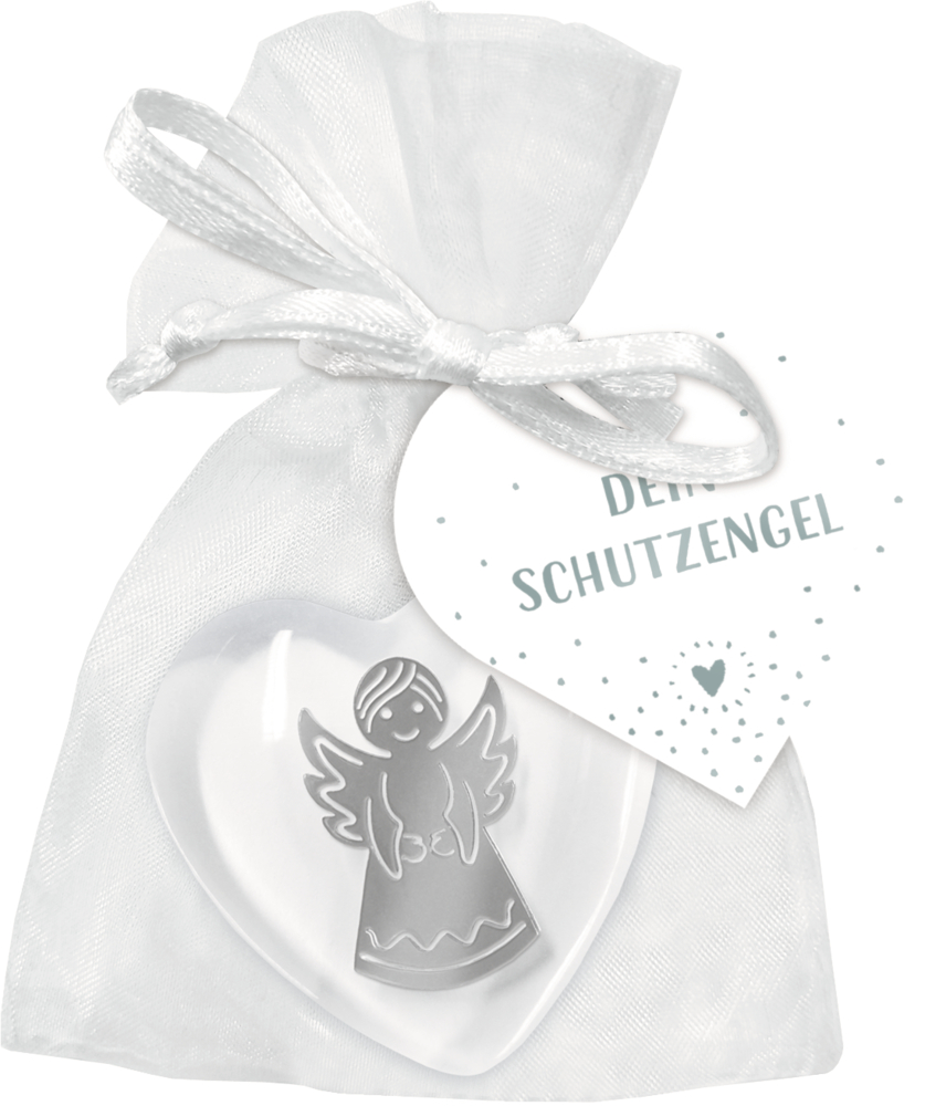 Weißer Organzabeutel mit Glasherz und eingegossenem, silbernem Engel sowie einem Anhänger mit der Aufschrift „Dein Schutzengel“.